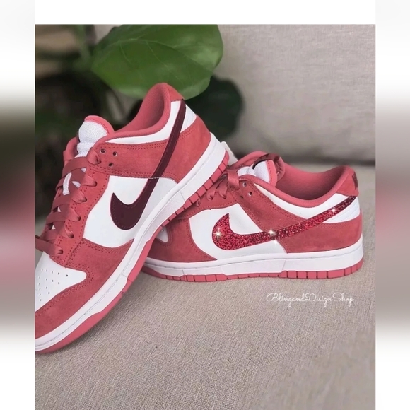 Bling Nike Dunk Low Valentines Day 2024 Pink Sneakers custom with Red Crystals - Picture 3 of 10